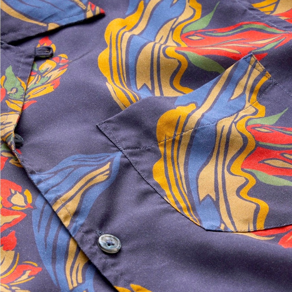 NAVY FLORAL CAMP COLLAR
SHIRT
TODD SNYDER
SIZE. XL